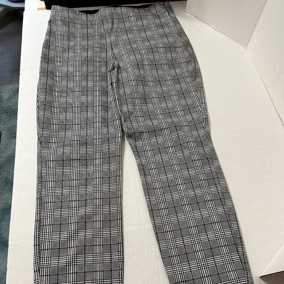 Old Navy Women's Plaid Trousers Ankle Black White Size 10 - Picture 1 of 6